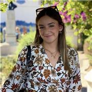 Estudiante de segundo de bachillerato y mi media en Lengua Castellana y Literatura es un sobresaliente.